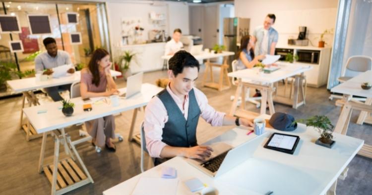 modernes Grossraumbüro