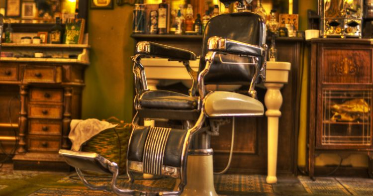 Vintage Friseurstuhl für nostalgische Haarmomente
