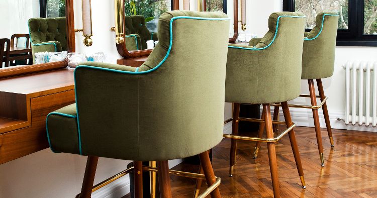 Bilder Friseursalon - Edle Vintage Polster bringen Entspannung pur